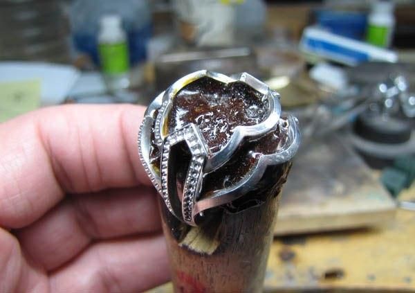 Эксклюзивное кольцо с изумрудом в 13 карат (19 фото)