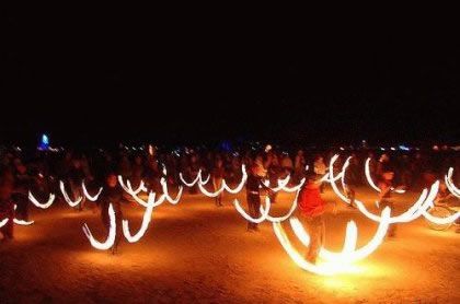 Танцующий с огнём (13 фото)