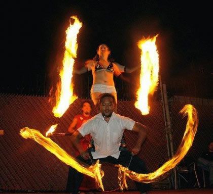 Танцующий с огнём (13 фото)