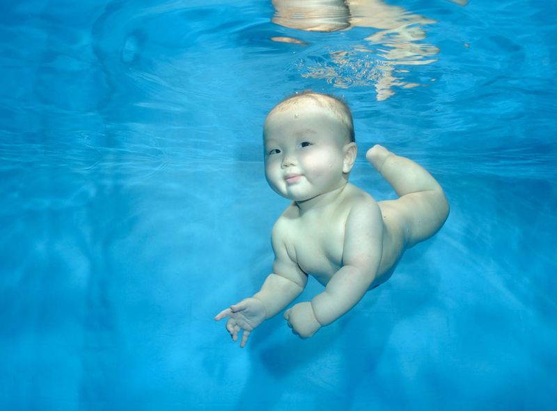 Плавающие младенцы (10 фото)