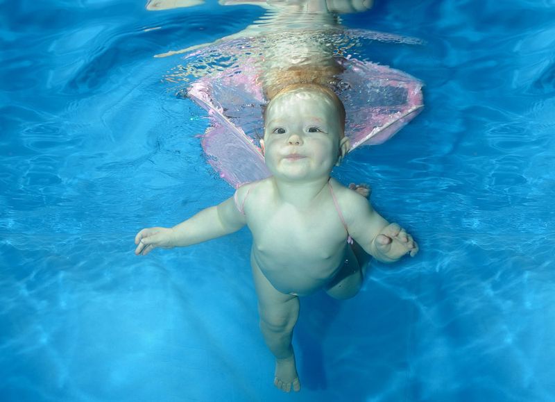 Плавающие младенцы (10 фото)
