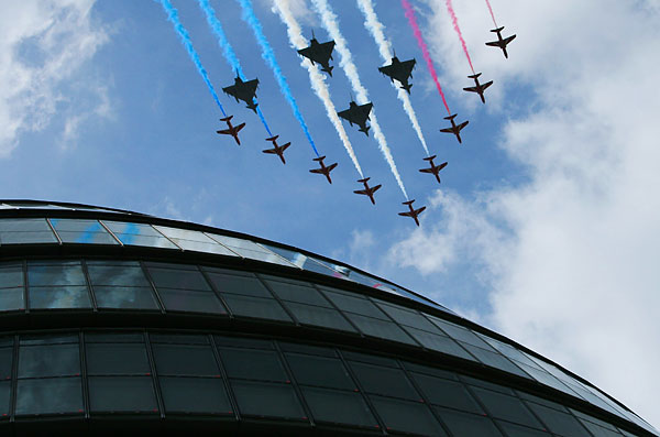 Празднование 90-летия ВВС Великобритании в Лондоне  (13 фото)