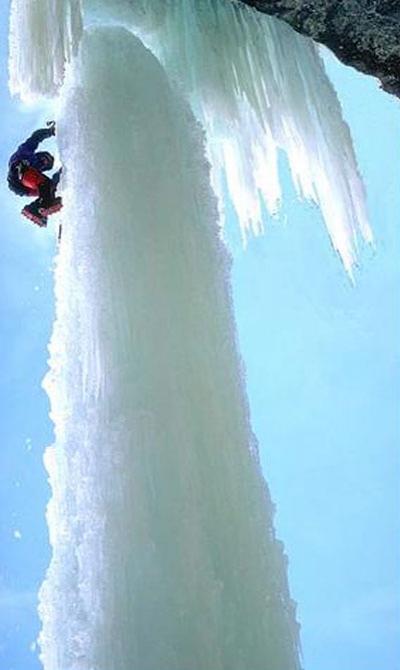 Подъём по замерзему столбу (9 фото)