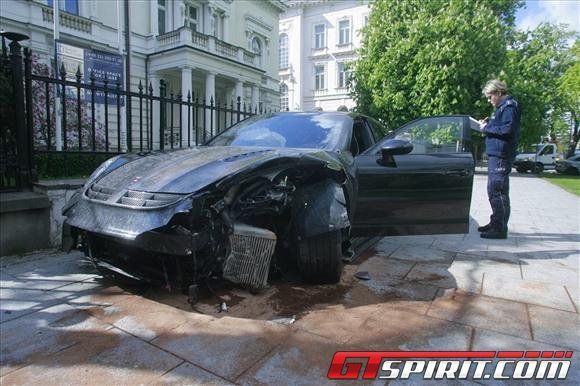 В Польше разбили Porsche Panamera от Mansory (13 фото)