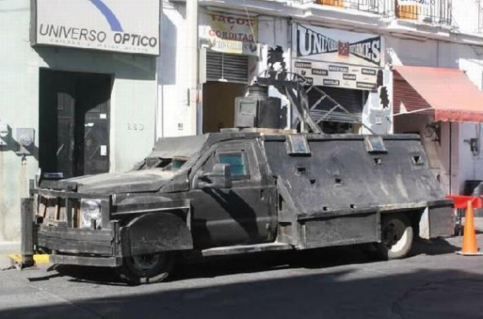 El Monstruo - бронемобиль мексиканского наркобарона (8 фото)