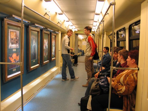 «Поезд-акварель» в Московском метро (17 фото)