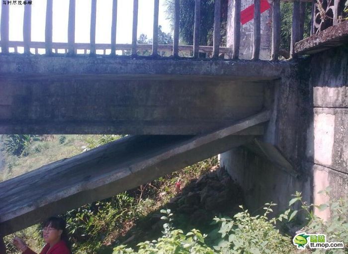 Китайцы используют удивительный способ постройки моста (7 фото)