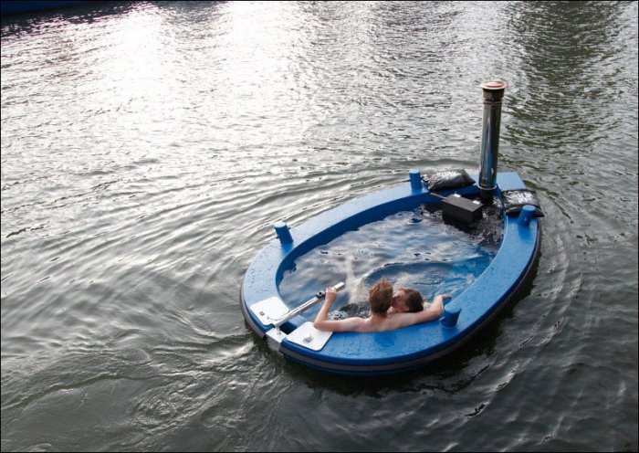 Лодка-бассейн (8 фото)